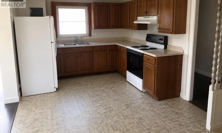 2-1060 WEST Fraser Road
