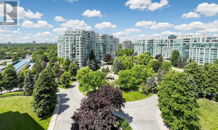 1016-7825 Bayview Avenue