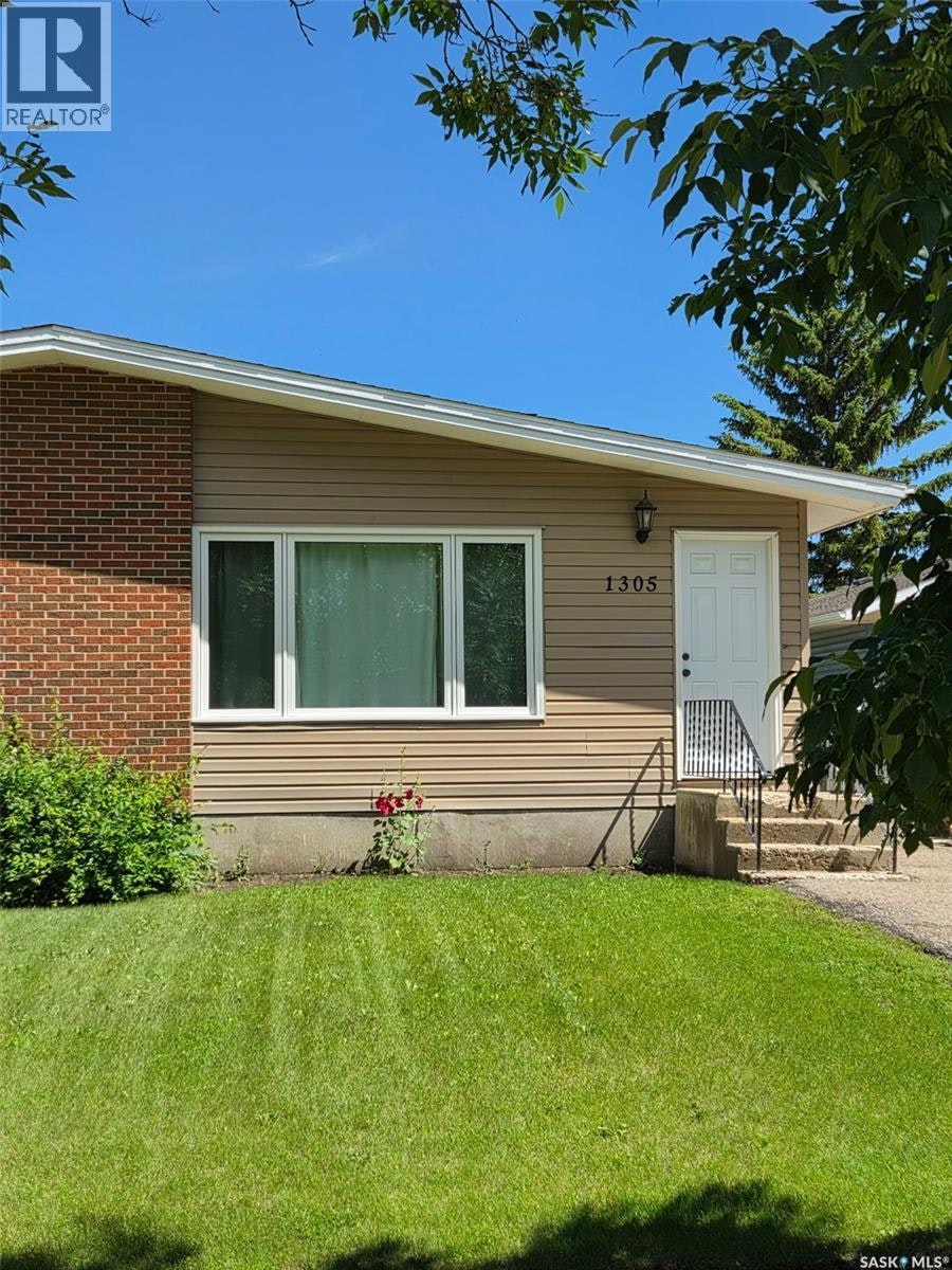 1305 Park Avenue, Weyburn, SK, S4H 0K7