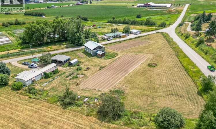 10 Old Sicamous Road