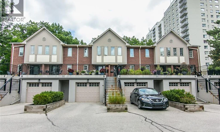 D-28 Ahrens Street W