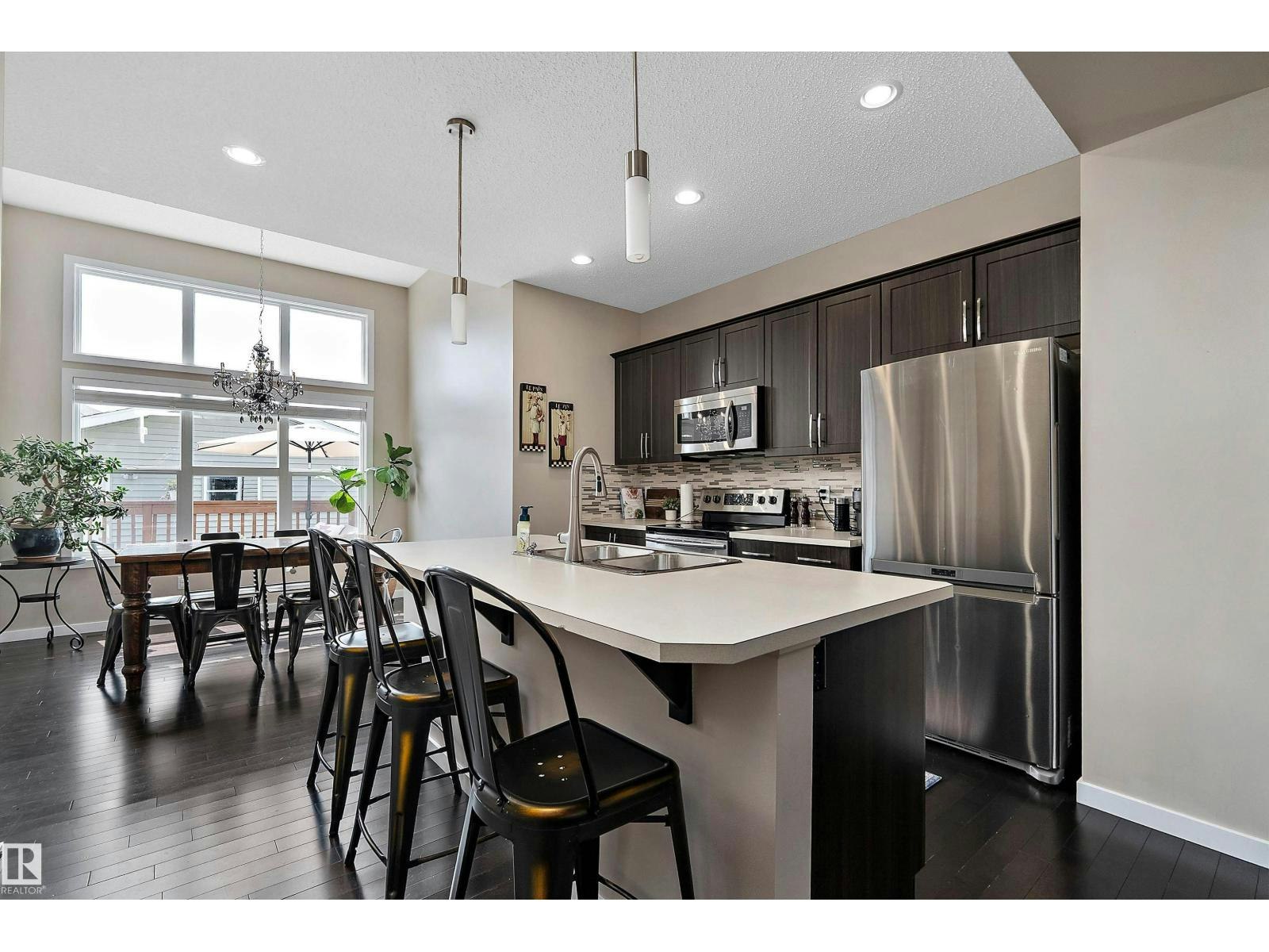 21915 99 Avenue NW, Edmonton, AB, T5T 4M5