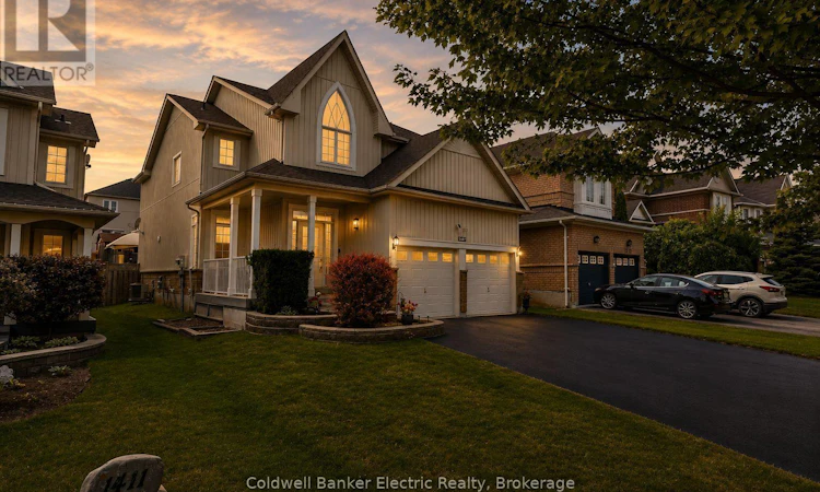 1407 Ashgrove Crescent