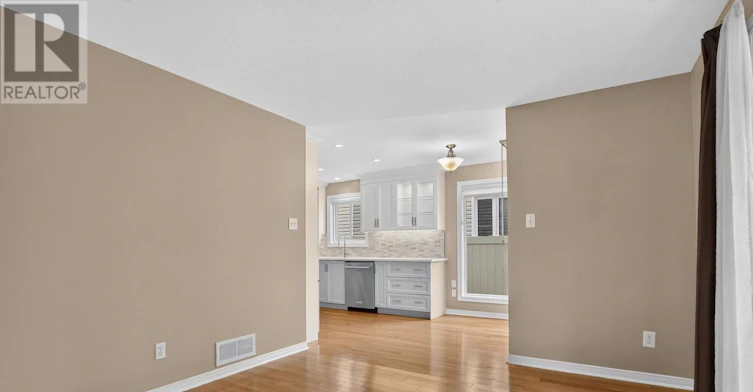 37 Shandon Avenue, Ottawa, ON, K2J 4E3 - 11