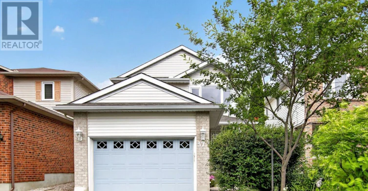 37 Shandon Avenue, Ottawa, ON, K2J 4E3 - 41