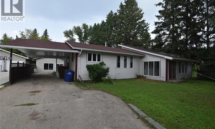 413 Maple Road E