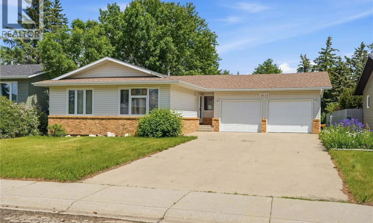 1625 Admiral Crescent