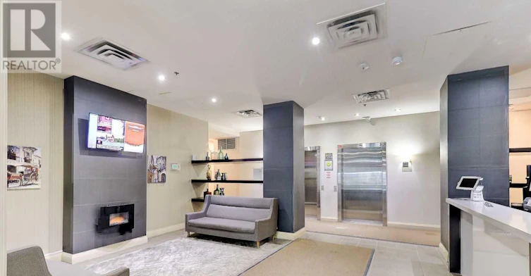 607-225 Wellesley Street, Toronto, ON, M4X 1X8 - 2