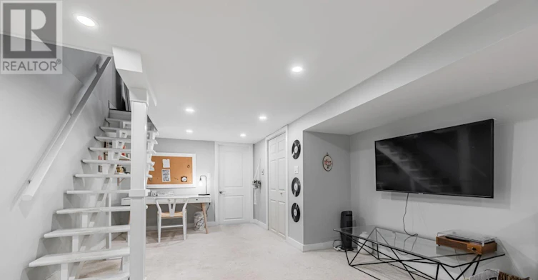 615 Miverton Boulevard, Toronto, ON, M4C 1X8 - 40