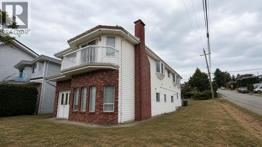 11 Stratford Avenue, Burnaby, BC, V5B 4X8