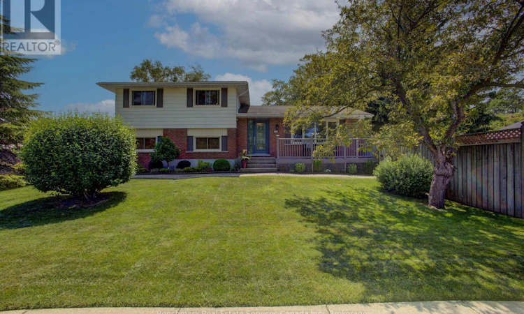 23 Inverness Street S