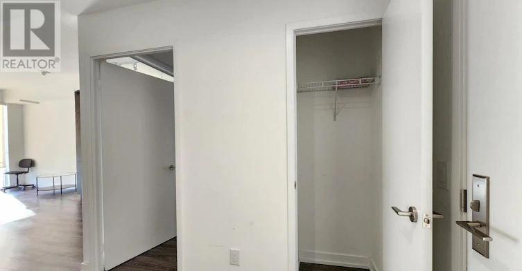2512-20 Edward Street, Toronto, ON, M5G 1C9 - 5