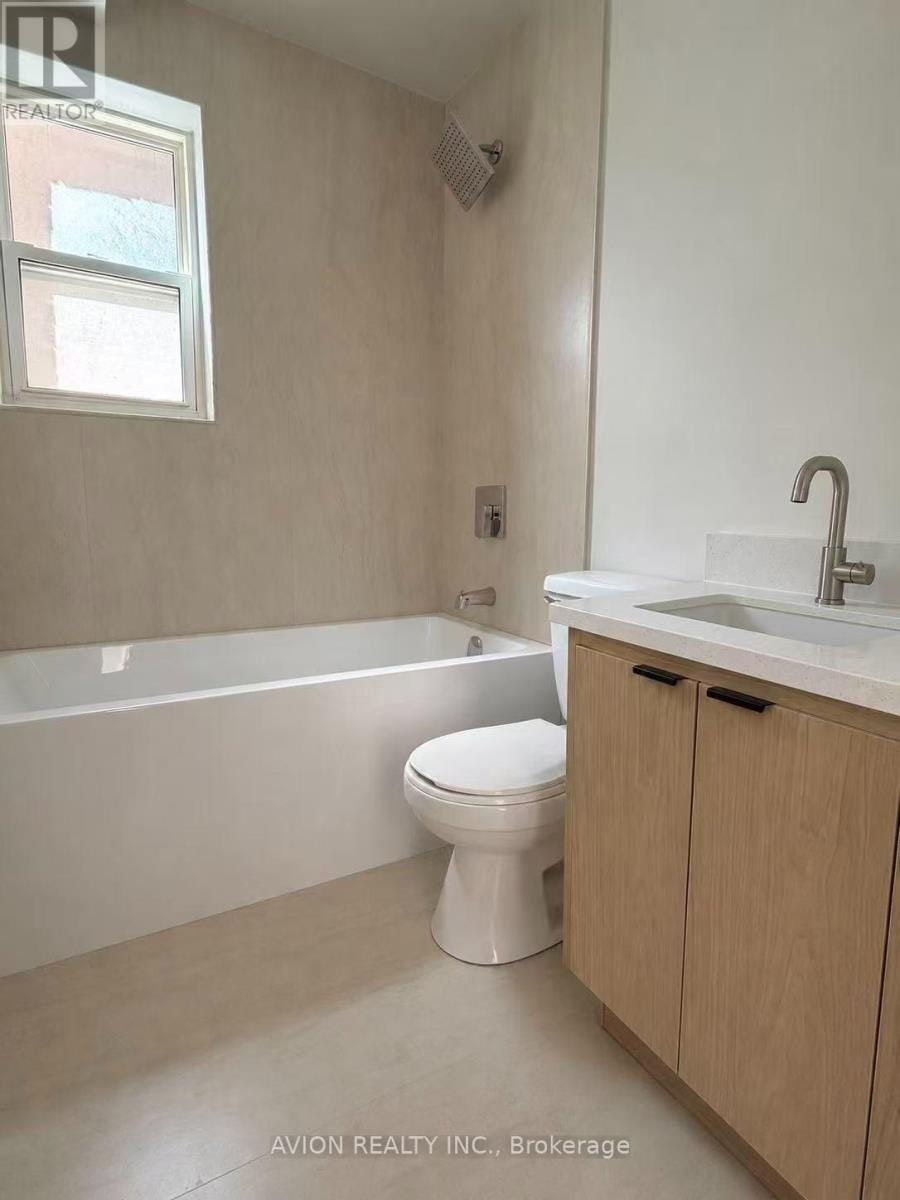 1-882 Broadview Avenue, Toronto, ON, M4K 2R1 - 4