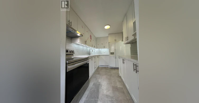 106-2121 Roche Court, Mississauga, ON, L5K 2C7