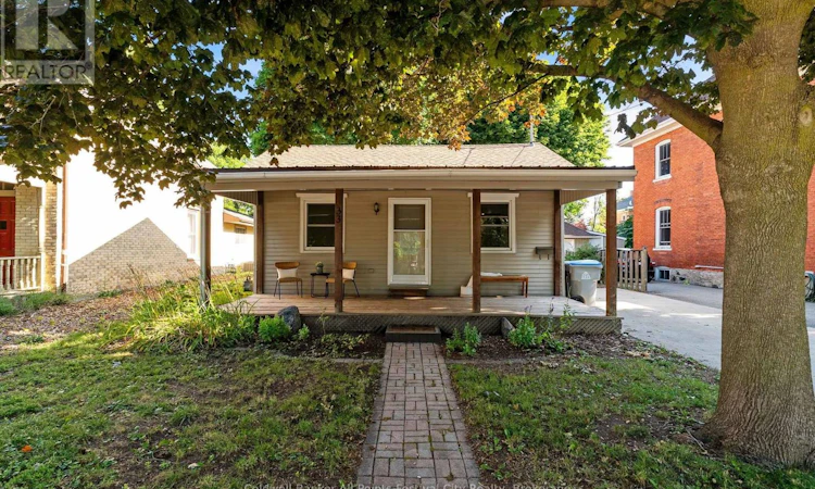 33 Bruce Street E