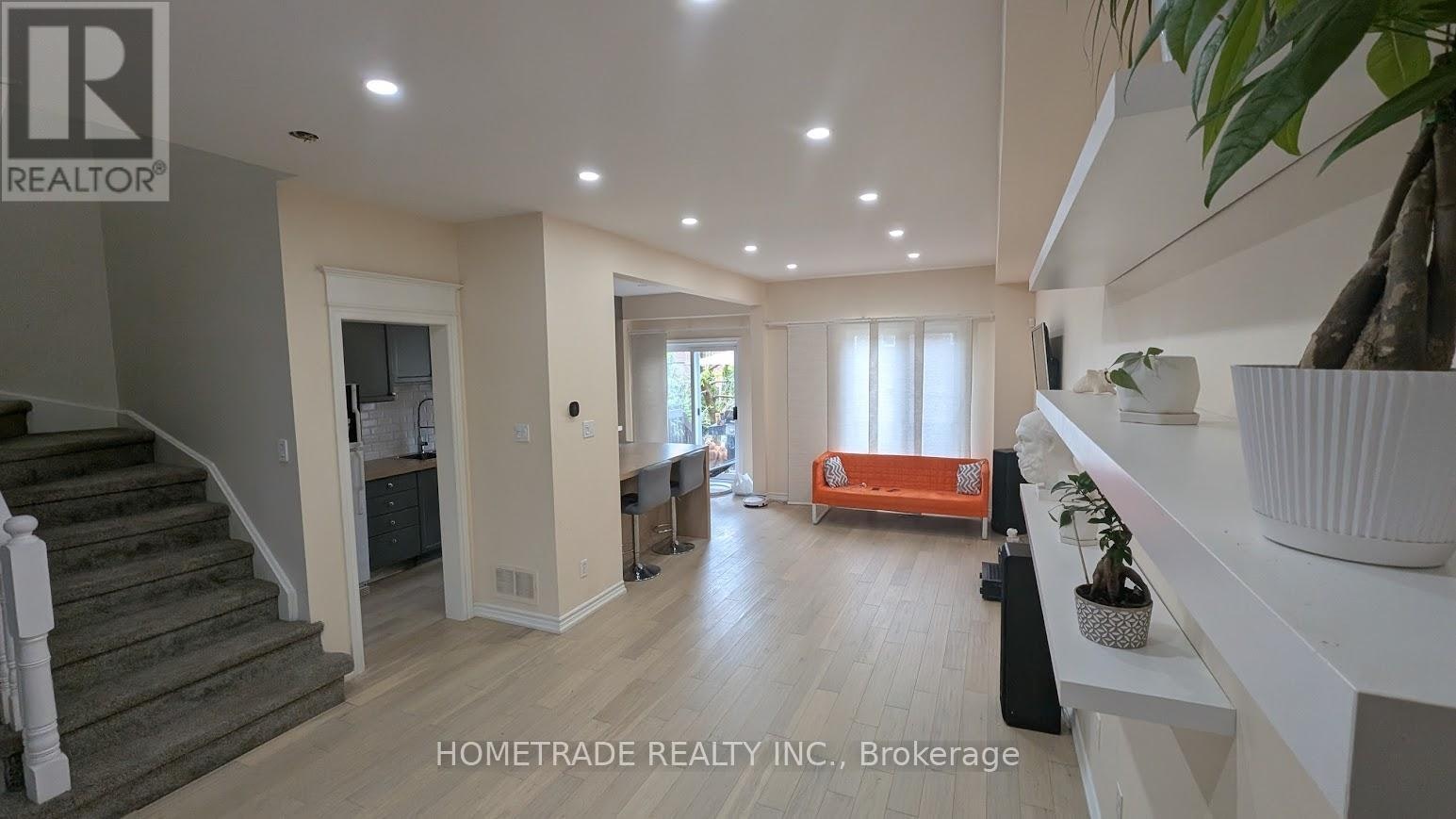231 Denise Circle, Newmarket, ON, L3X 2K2