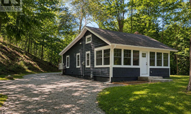 212 Holloway Bay Road S
