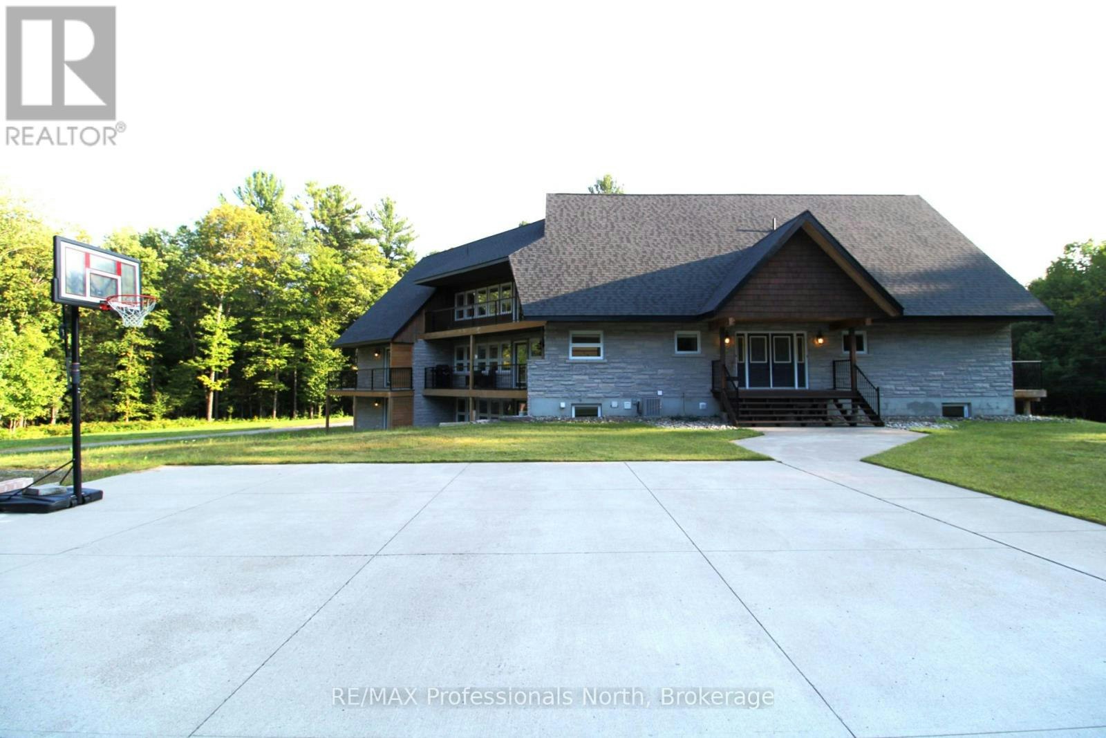 1196 Ravenscliffe Road, Huntsville, ON, P1H 2N5