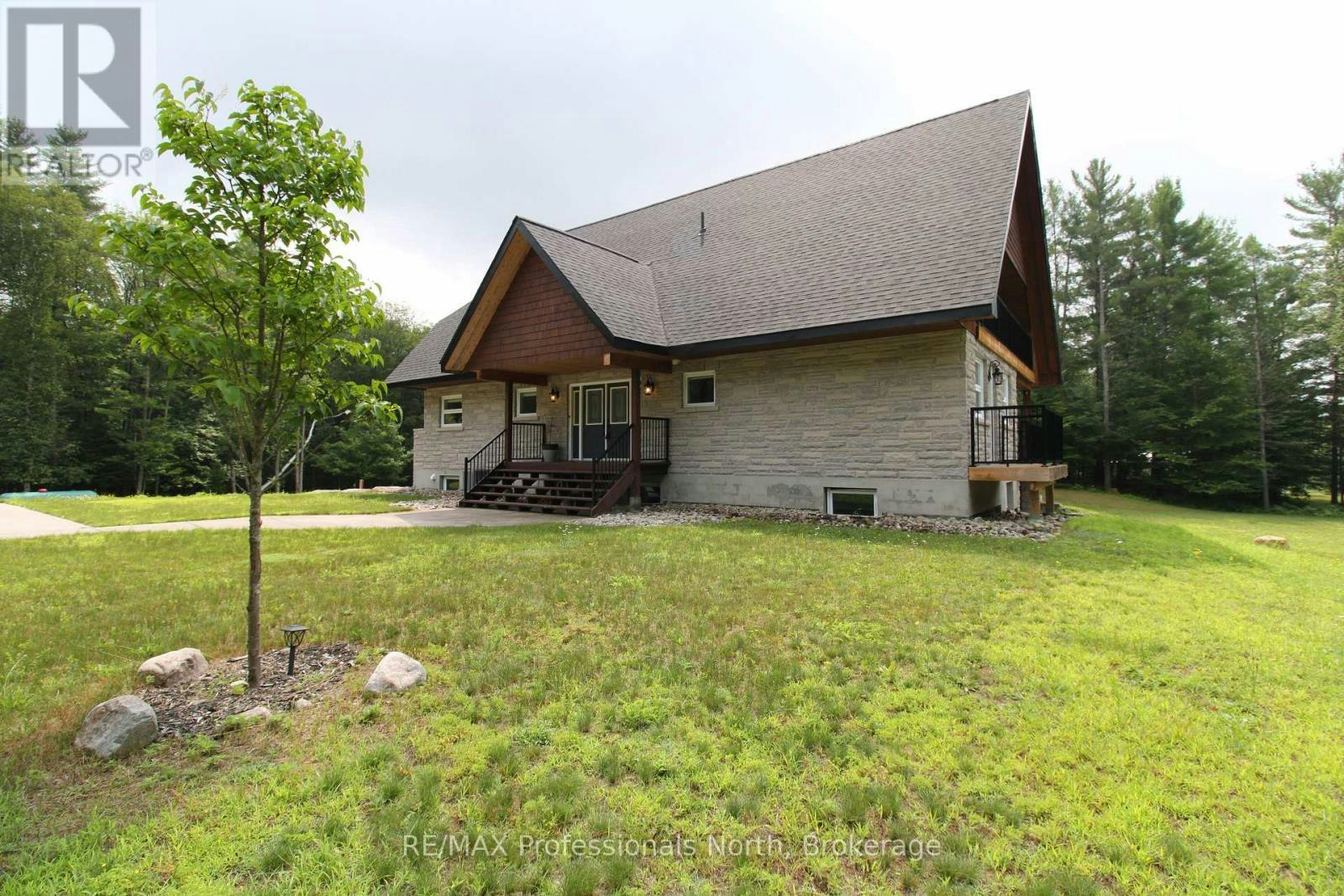 1196 Ravenscliffe Road, Huntsville, ON, P1H 2N5