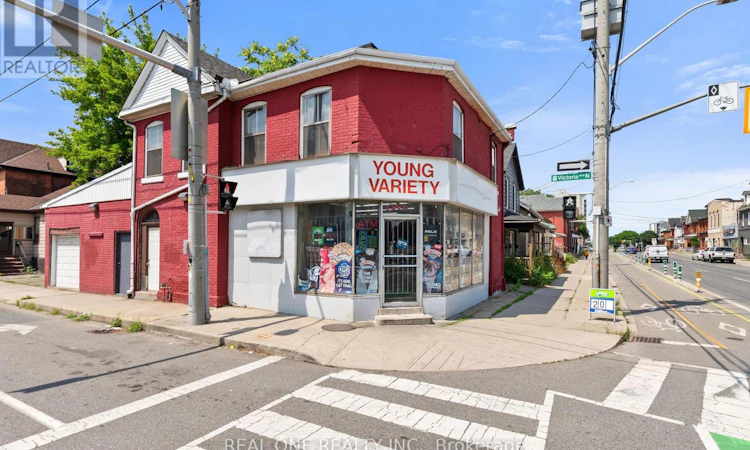155 Victoria Avenue N