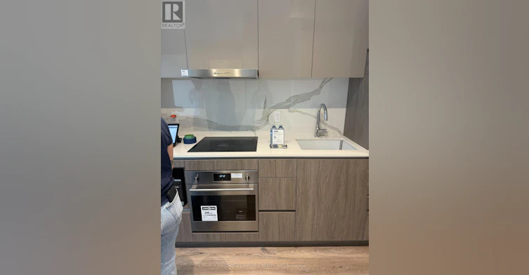 1016-28 Interchange Way, Vaughan, ON, L4K 0P8 - 2