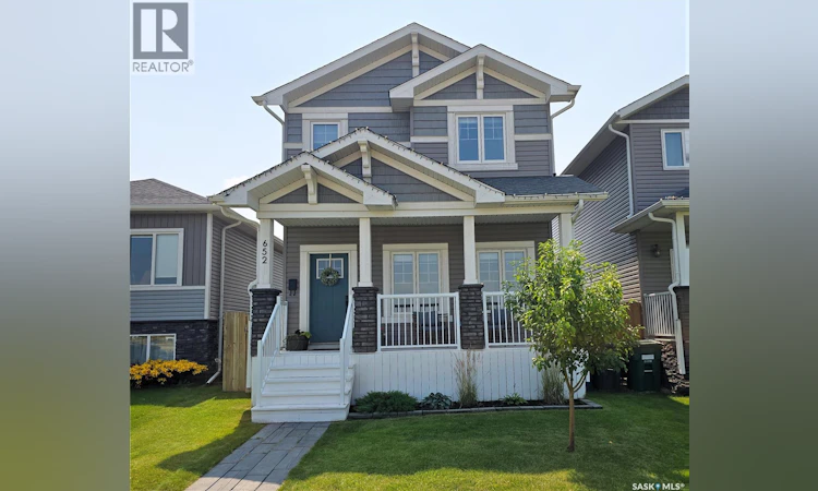 652 Ells Crescent