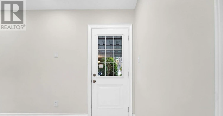 MAIN LEVEL-5866 Valley Way, Niagara Falls, ON, L2E 1Y1 - 3