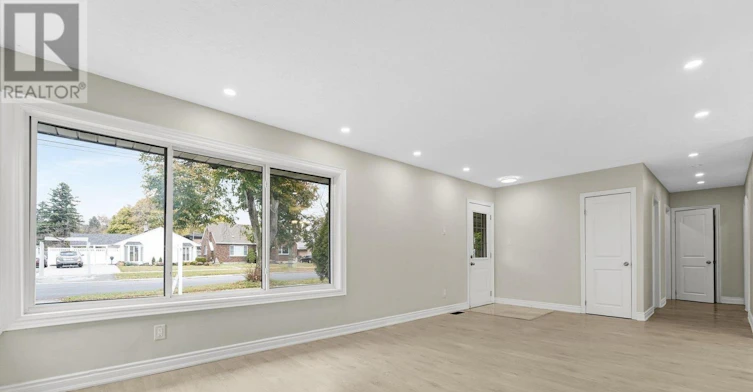 MAIN LEVEL-5866 Valley Way, Niagara Falls, ON, L2E 1Y1 - 5