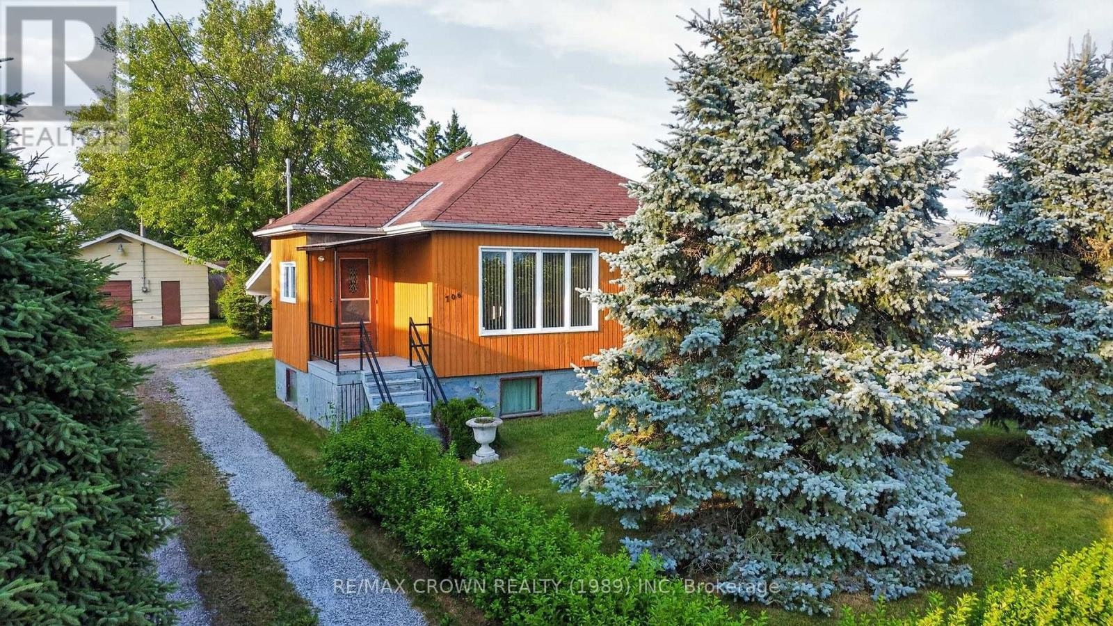 706 Prince Street, Hearst, ON, P0L 1N0