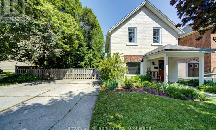 560 10th St A Street W