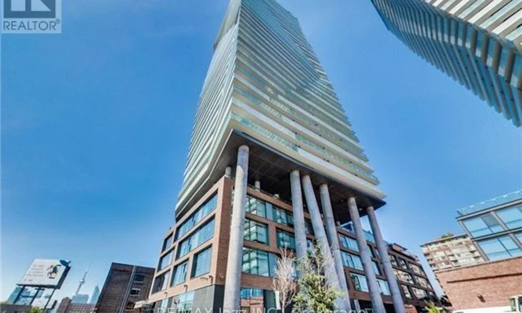 1409-70 Distillery Lane