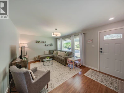 1112 Marianna Crescent - 4