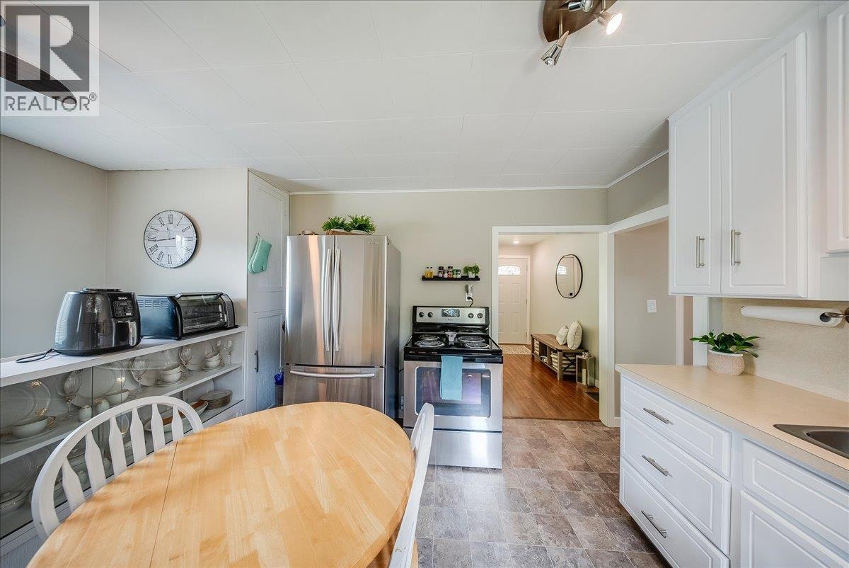 1112 Marianna Crescent, Trail, BC, V1R 1C7 - 11