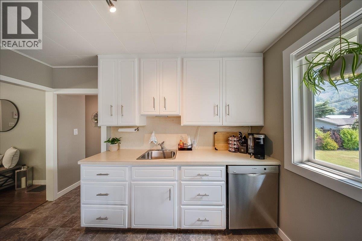1112 Marianna Crescent, Trail, BC, V1R 1C7 - 12