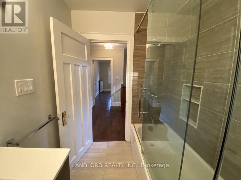 22 Lorindale Avenue, Toronto, ON, M5M 3C2 - 22