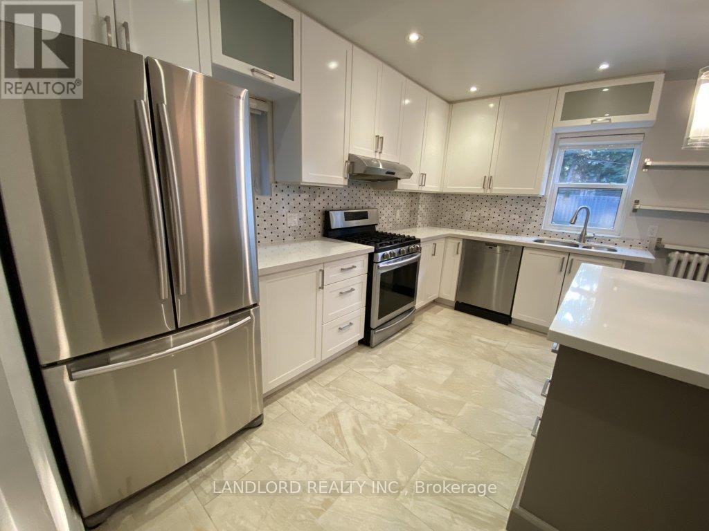 22 Lorindale Avenue, Toronto, ON, M5M 3C2 - 5