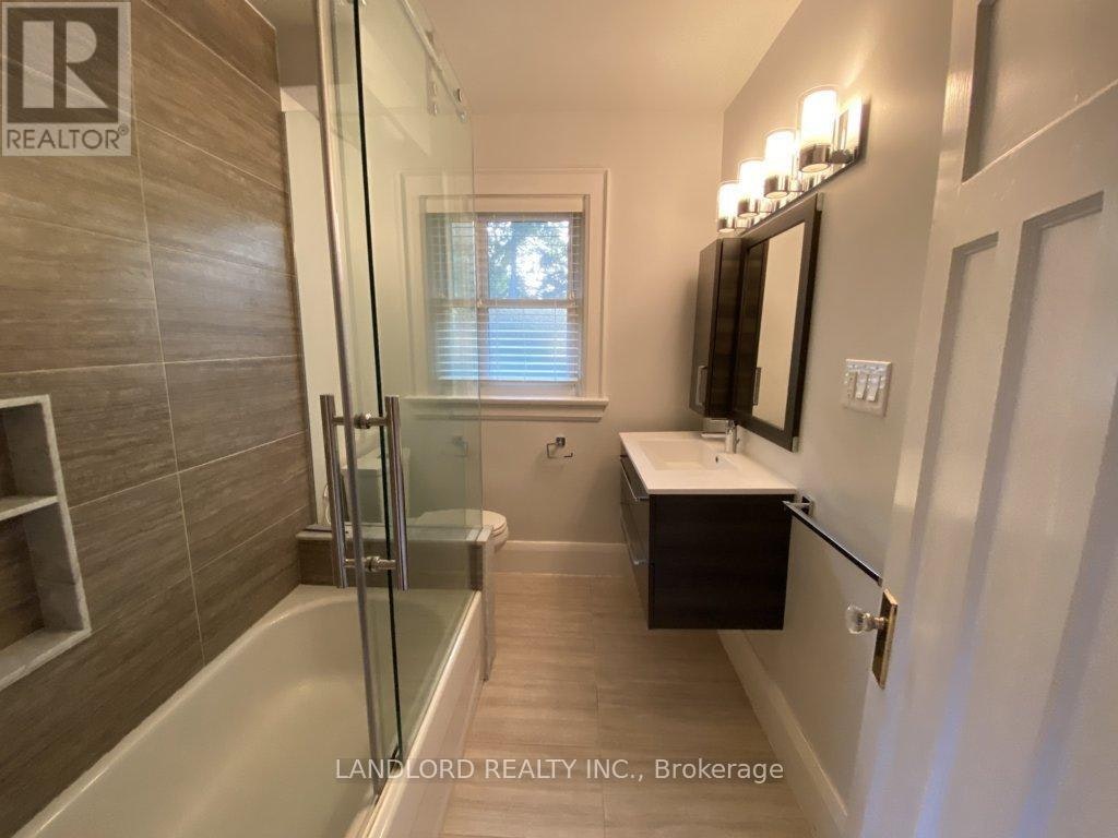 22 Lorindale Avenue, Toronto, ON, M5M 3C2 - 20