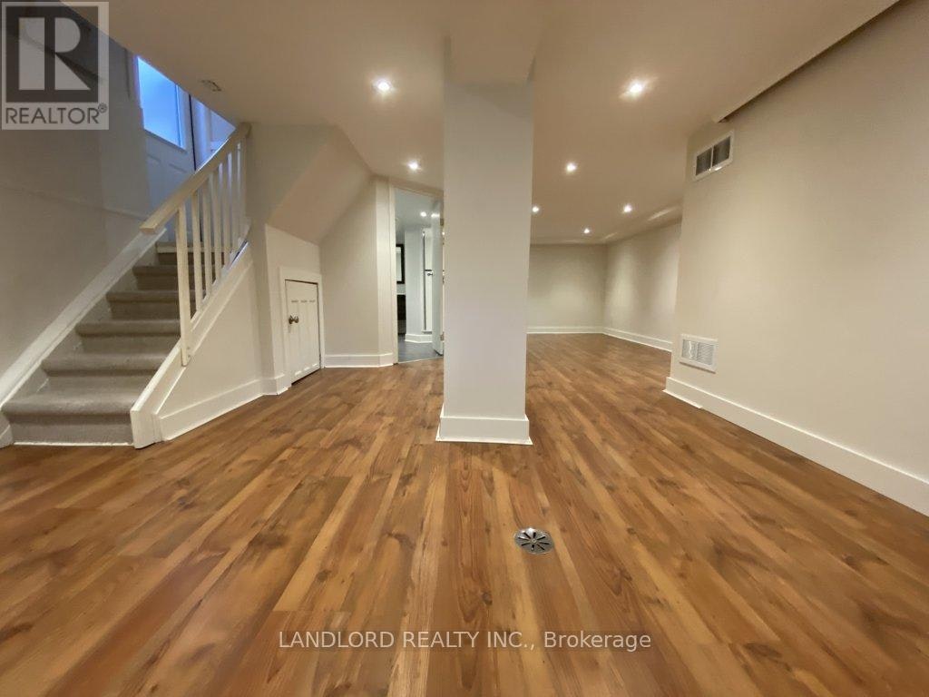 22 Lorindale Avenue, Toronto, ON, M5M 3C2 - 33
