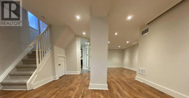 22 Lorindale Avenue, Toronto, ON, M5M 3C2 - 33