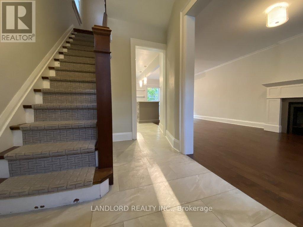 22 Lorindale Avenue, Toronto, ON, M5M 3C2 - 14