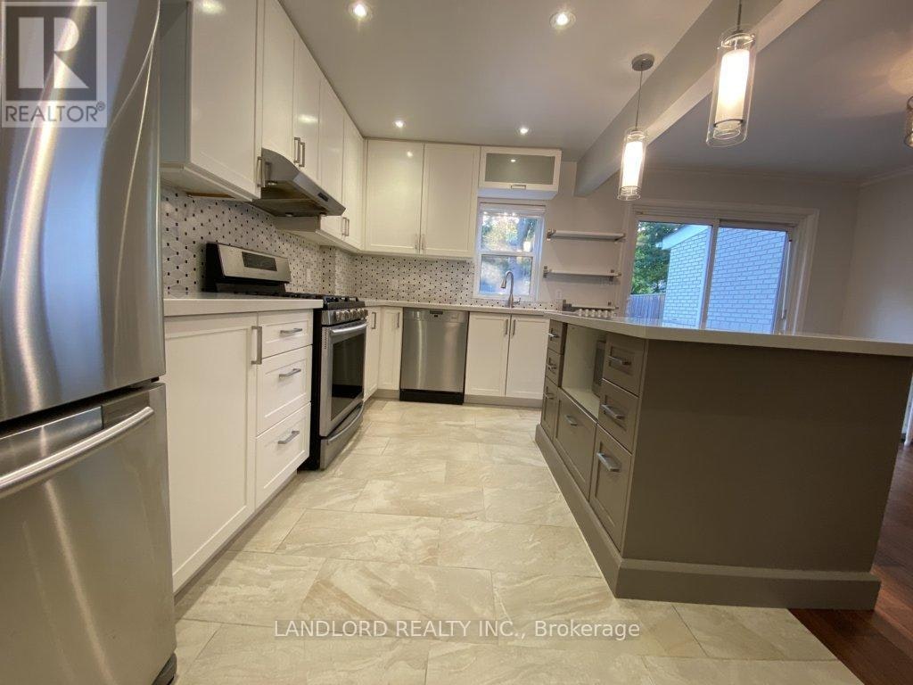 22 Lorindale Avenue, Toronto, ON, M5M 3C2 - 4