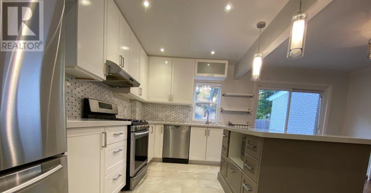 22 Lorindale Avenue, Toronto, ON, M5M 3C2 - 4
