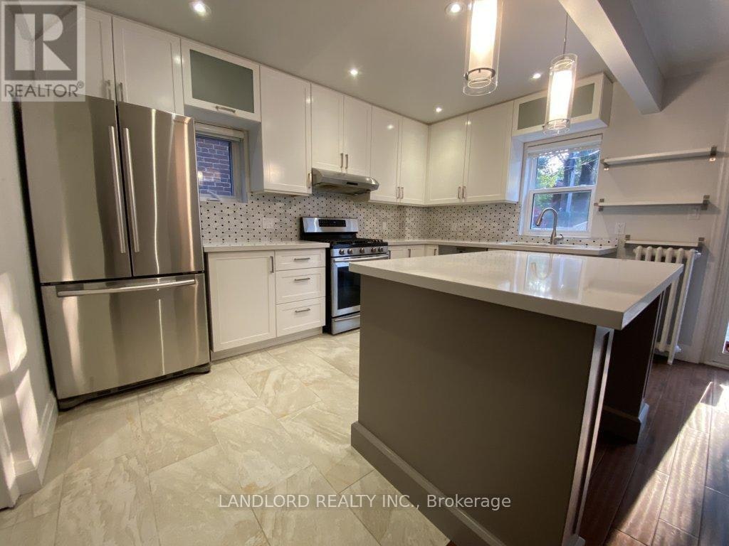 22 Lorindale Avenue, Toronto, ON, M5M 3C2 - 3