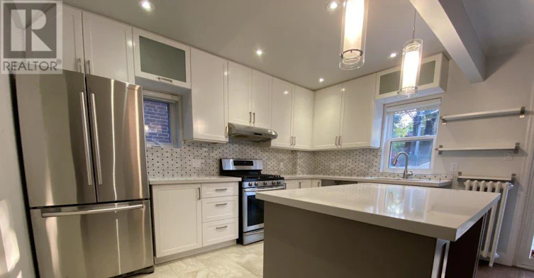 22 Lorindale Avenue, Toronto, ON, M5M 3C2 - 3