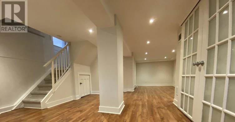 22 Lorindale Avenue, Toronto, ON, M5M 3C2 - 27