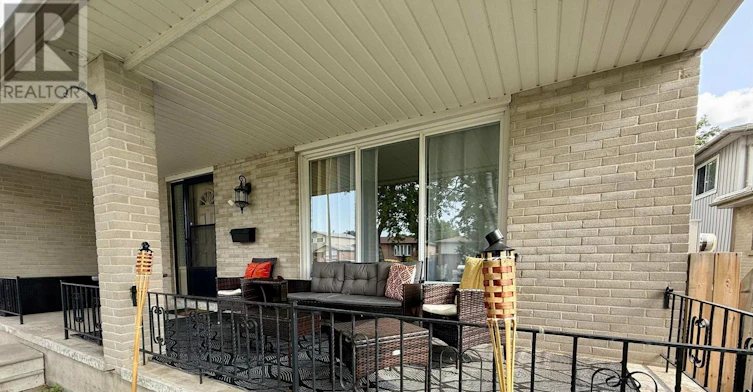 906 Cecylia Court, Pickering, ON, L1W 2Y1 - 3