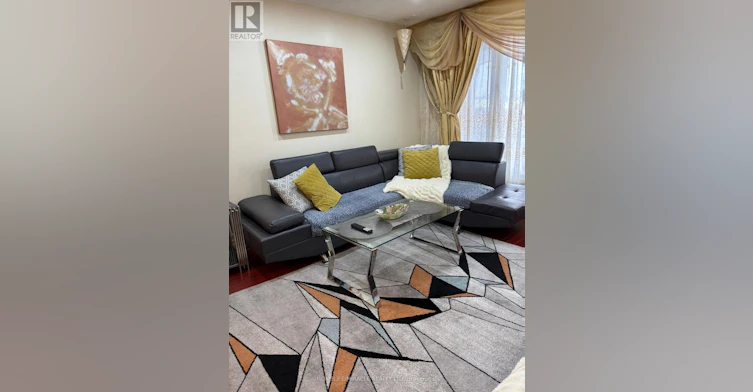 7426 Catalpa Road, Mississauga, ON, L4T 2T3 - 4