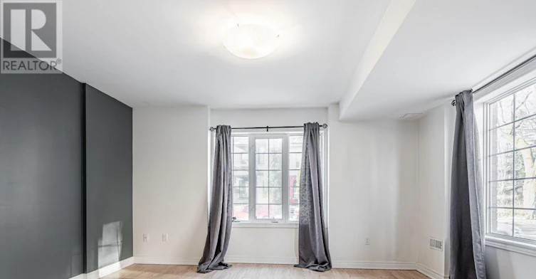 102 Natalie Place, Toronto, ON, M4M 3P7 - 4