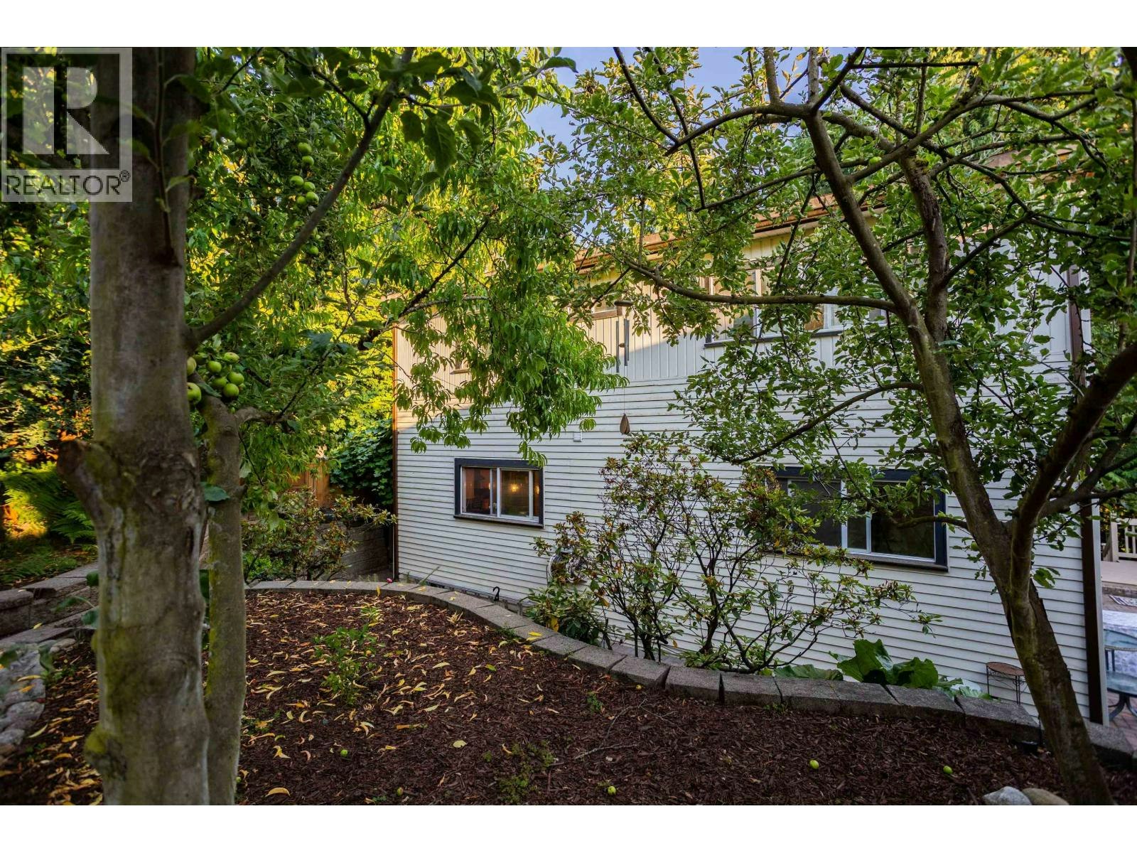 4479 Marine Drive, Burnaby, BC, V5J 3G1 - 31