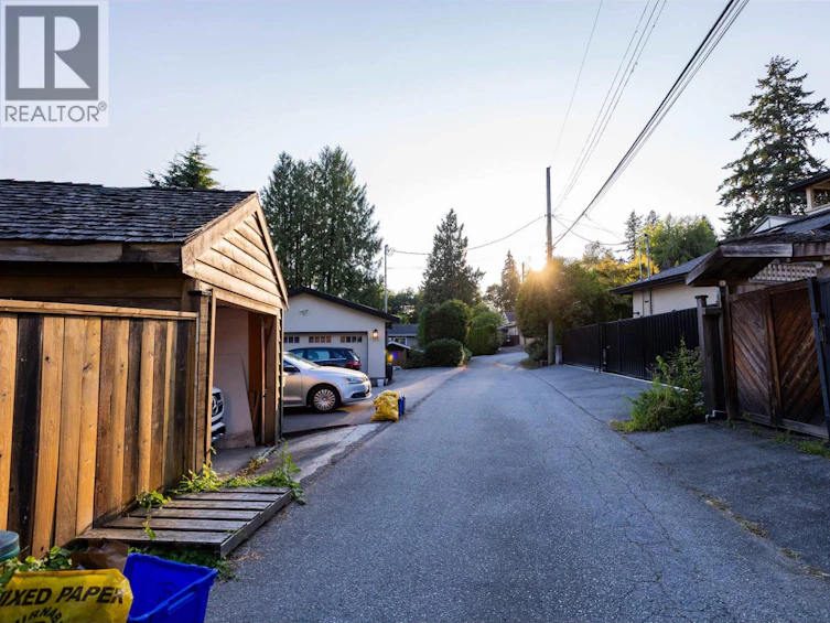 4479 Marine Drive, Burnaby, BC, V5J 3G1 - 30
